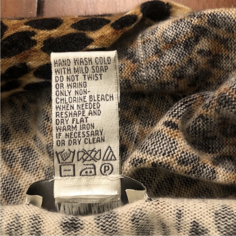 EUC Neiman Marcus Leopard Open Double Faced Cashmere Sweater - Picture 11 of 15